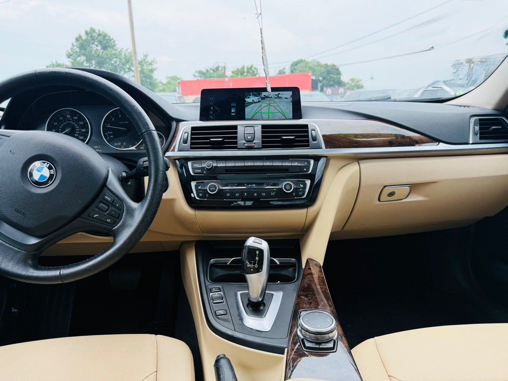 2017 BMW 3 Series Image 9
