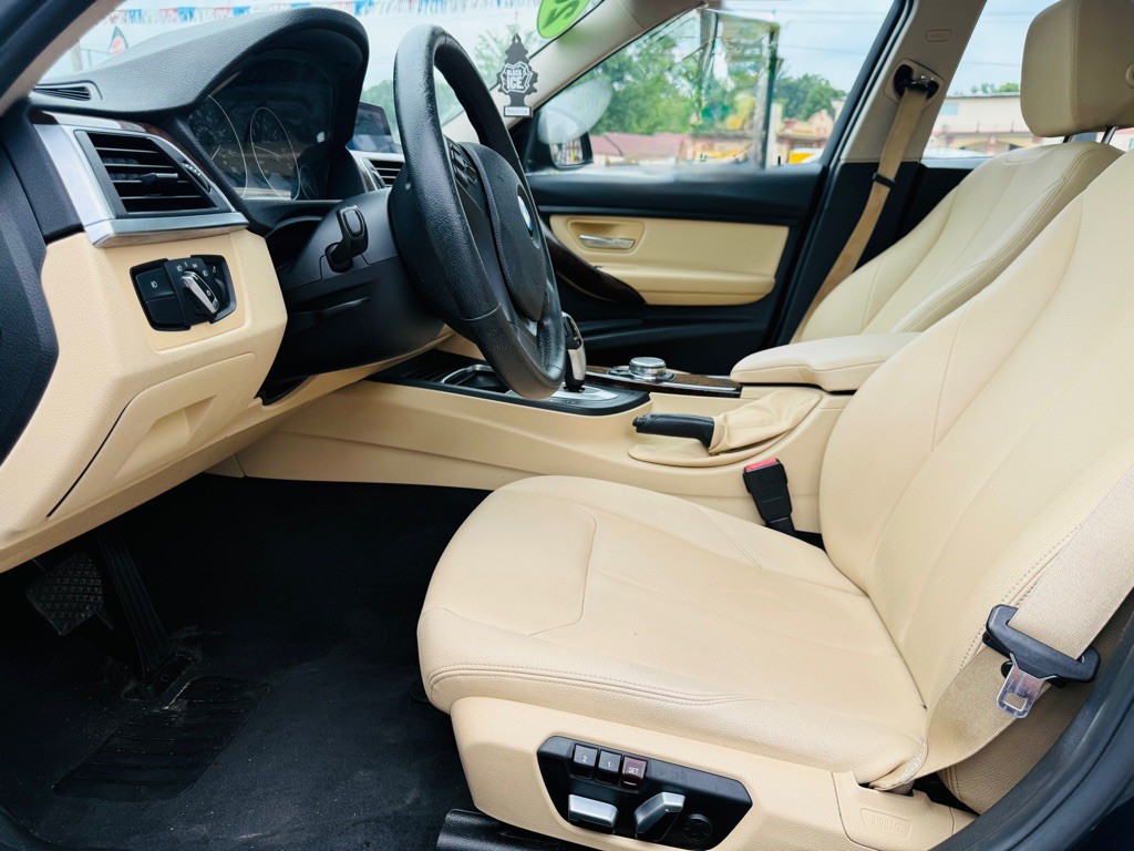 2017 BMW 3 Series Image 11