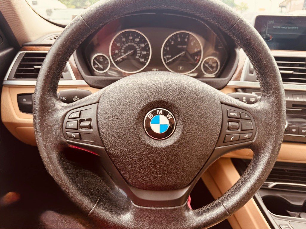 2017 BMW 3 Series Image 12