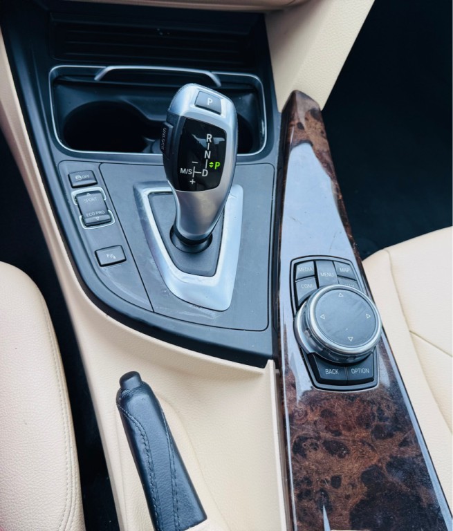 2017 BMW 3 Series Image 13