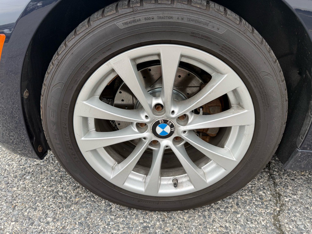 2017 BMW 3 Series Image 15