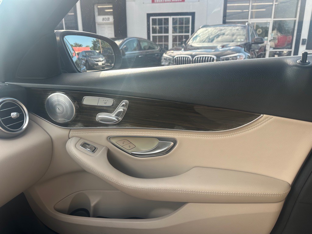 2015 Mercedes-Benz C-Class Image 17