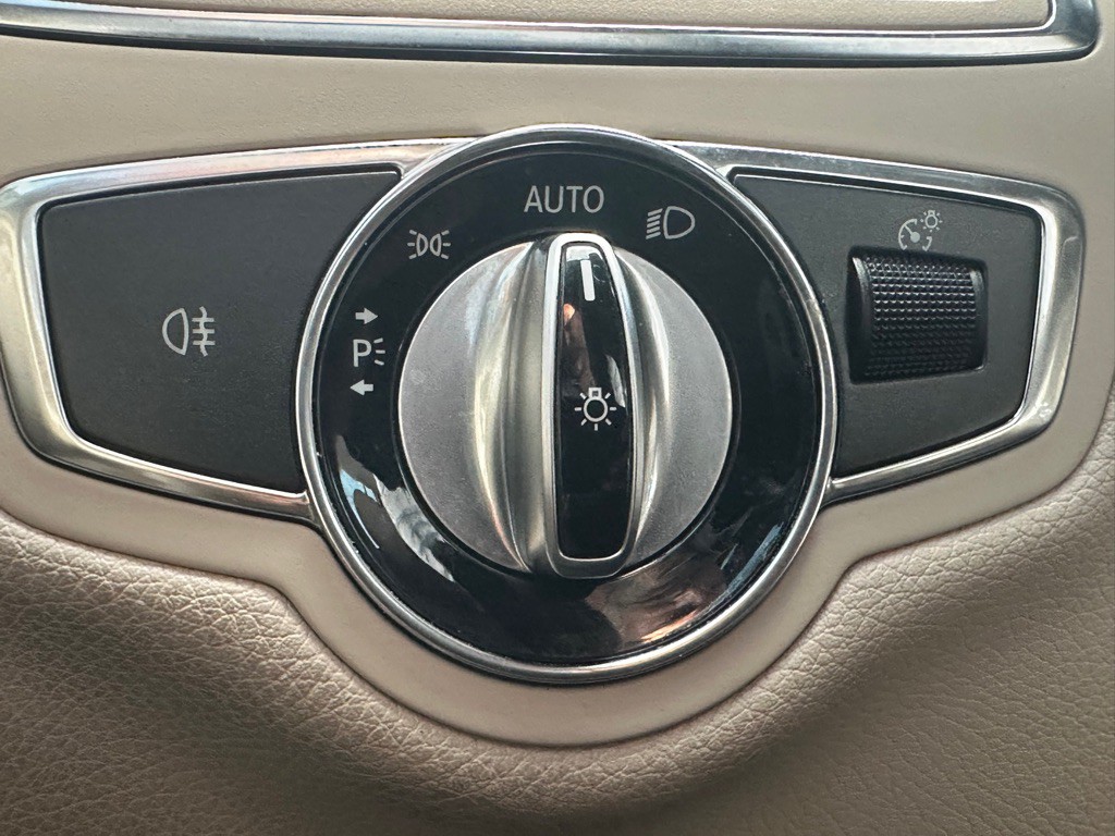 2015 Mercedes-Benz C-Class Image 23
