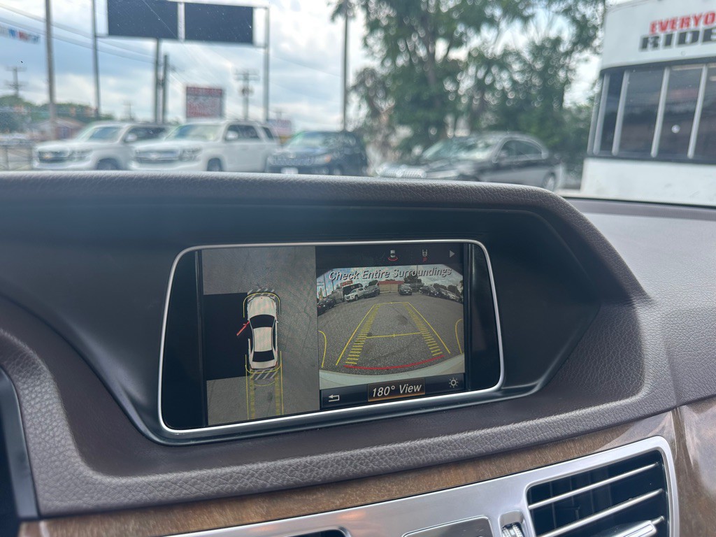 2016 Mercedes-Benz E-Class Image 11
