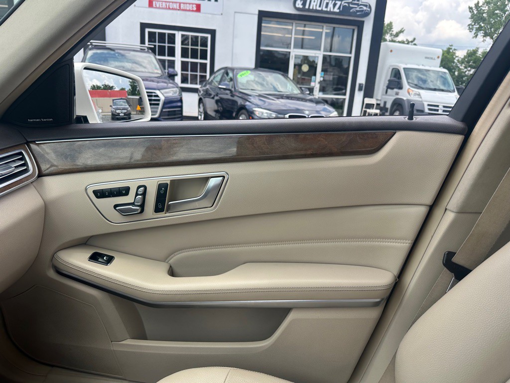 2016 Mercedes-Benz E-Class Image 15