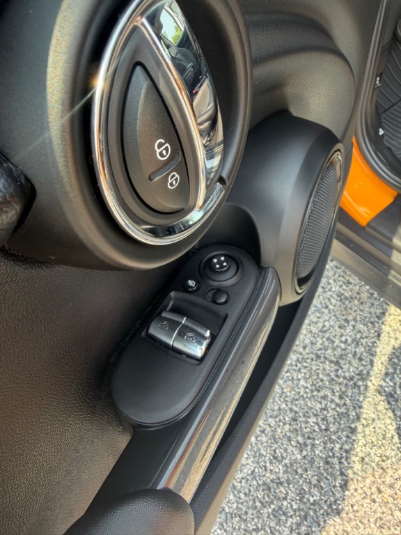 2018 MINI Cooper Image 10