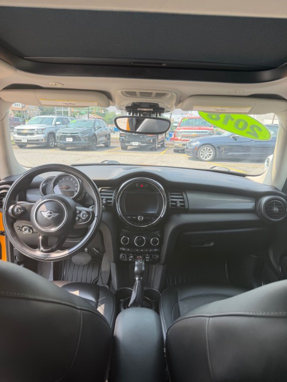 2018 MINI Cooper Image 12