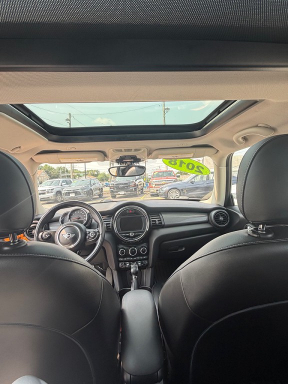 2018 MINI Cooper Image 13