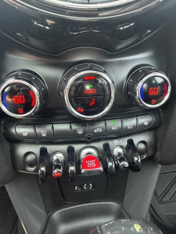 2018 MINI Cooper Image 15