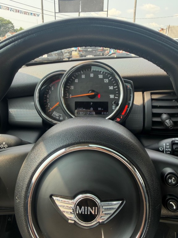 2018 MINI Cooper Image 18