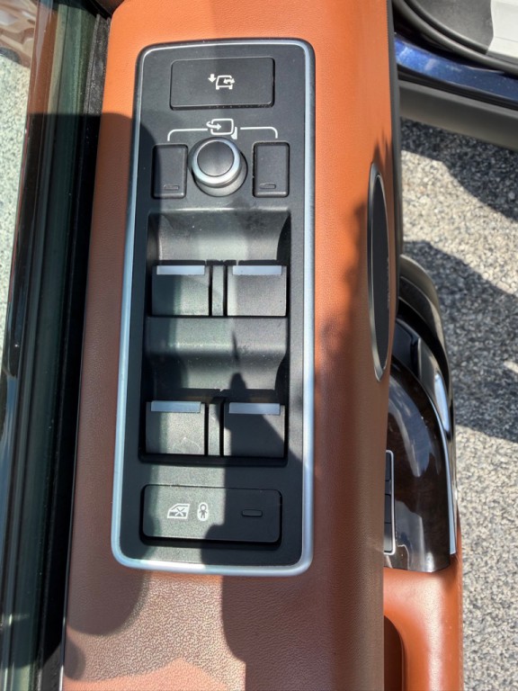2016 Land Rover Range Rover Image 11