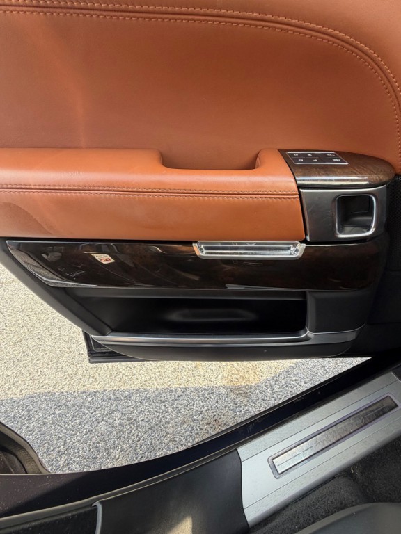 2016 Land Rover Range Rover Image 21
