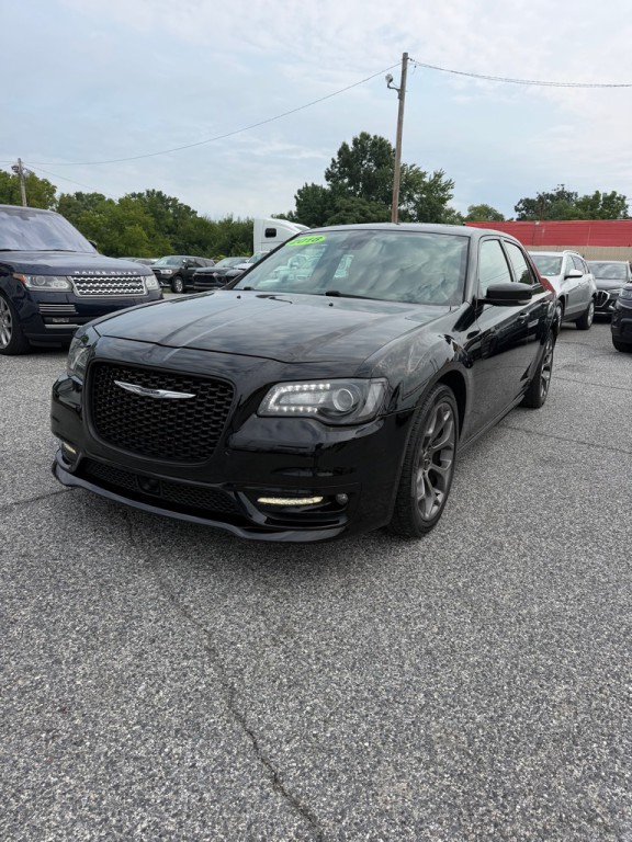 2018 Chrysler 300 Image 2
