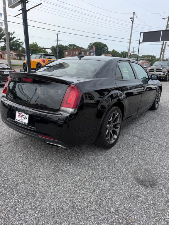 2018 Chrysler 300 Image 6