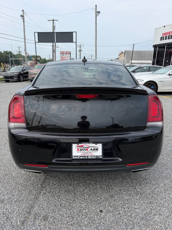 2018 Chrysler 300 Image 7
