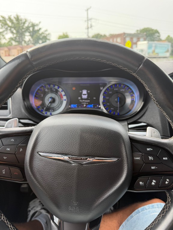 2018 Chrysler 300 Image 11