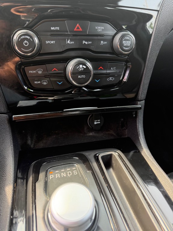 2018 Chrysler 300 Image 13