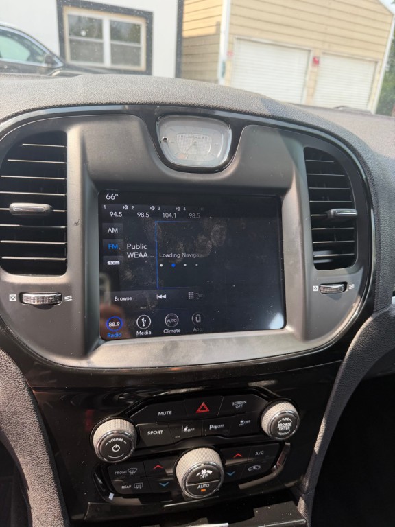 2018 Chrysler 300 Image 14