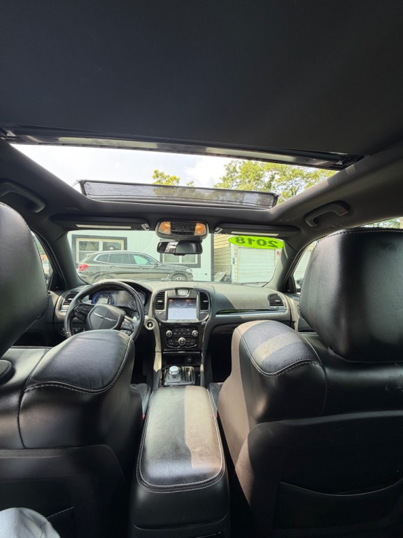 2018 Chrysler 300 Image 21