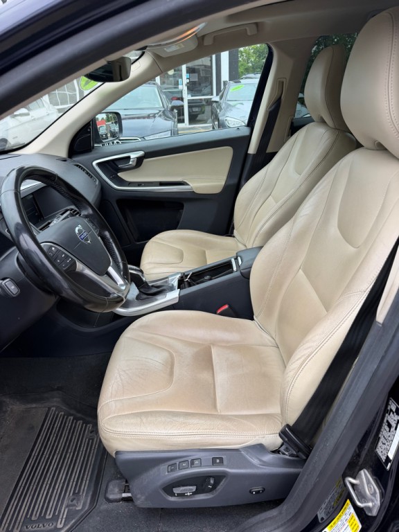 2016 Volvo XC60 Image 9