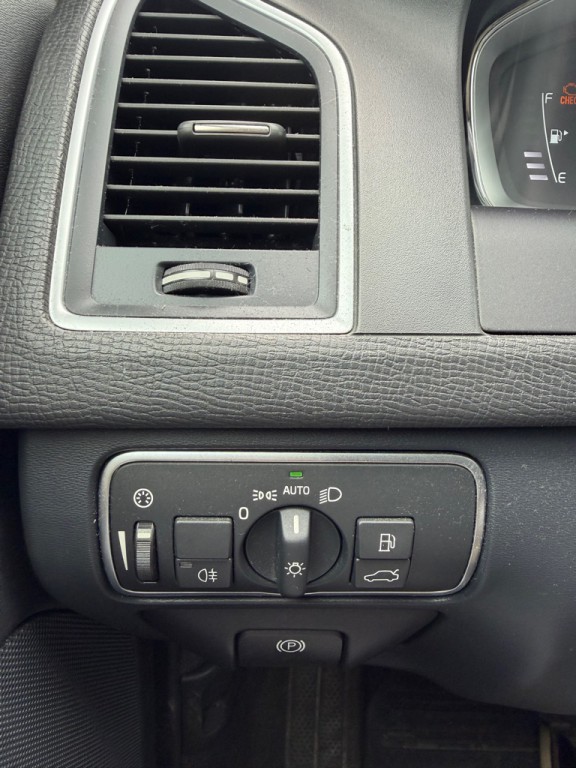 2016 Volvo XC60 Image 12