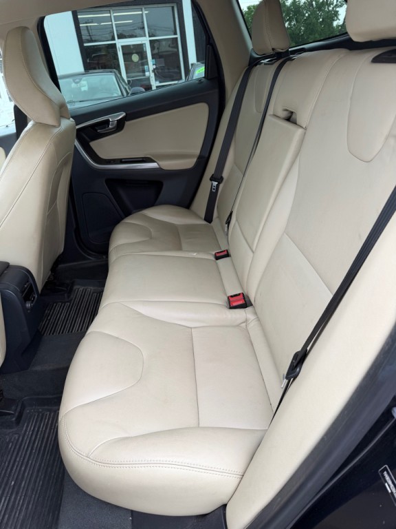 2016 Volvo XC60 Image 18