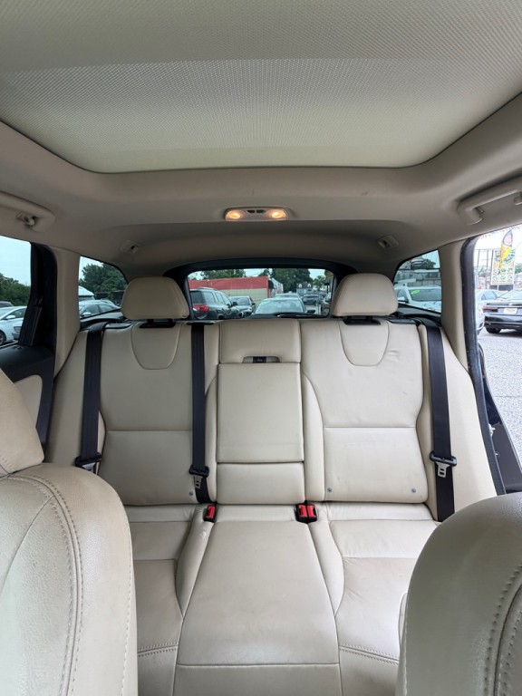 2016 Volvo XC60 Image 22