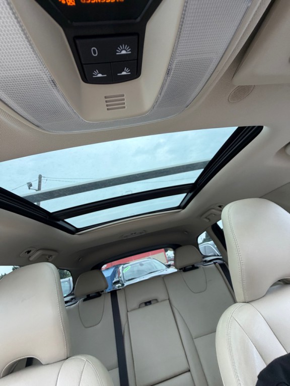 2016 Volvo XC60 Image 26