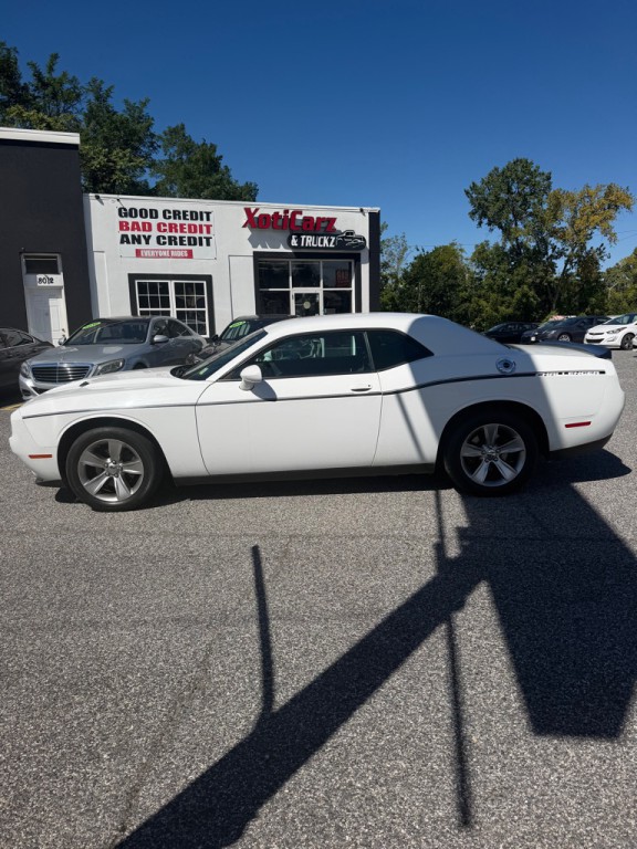 2016 Dodge Challenger Image 1