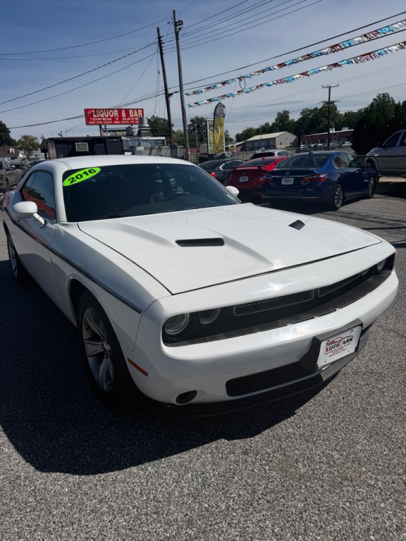 2016 Dodge Challenger Image 4