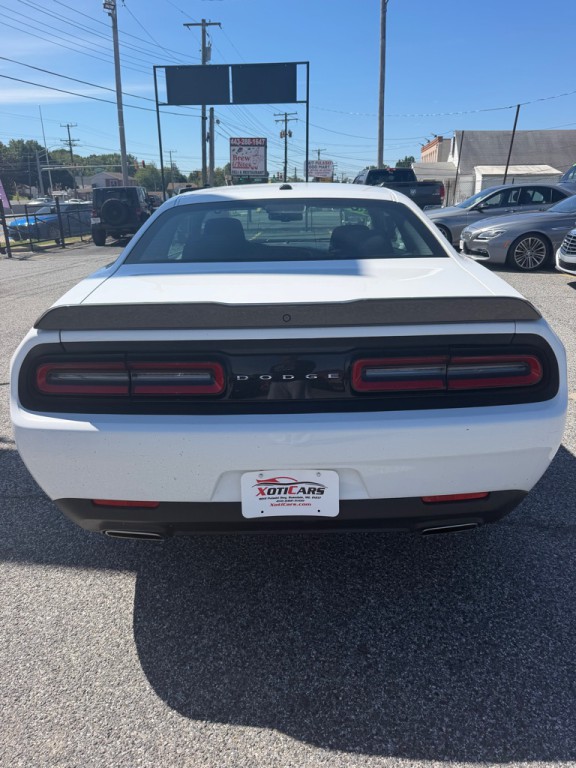 2016 Dodge Challenger Image 7