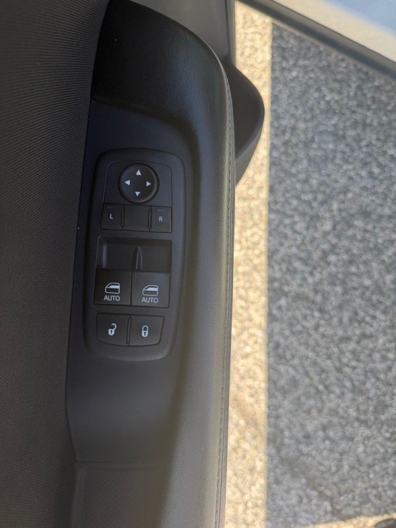 2016 Dodge Challenger Image 10