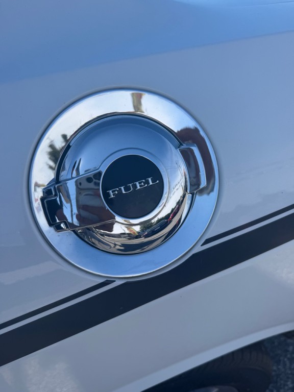 2016 Dodge Challenger Image 19