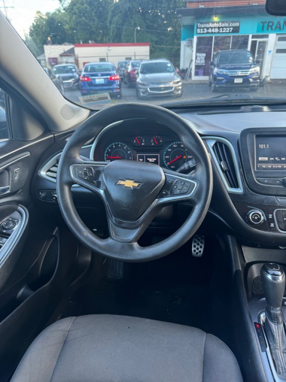 2016 Chevrolet Malibu Image 12