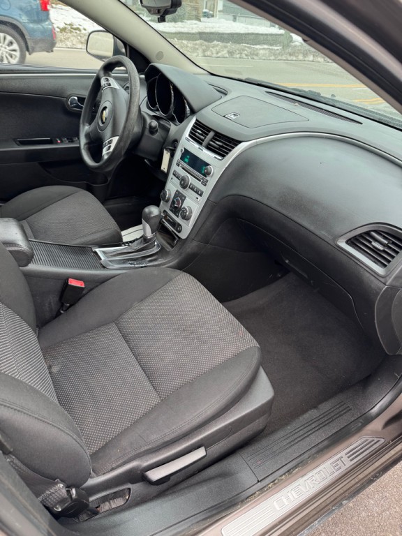 2012 Chevrolet Malibu Image 9