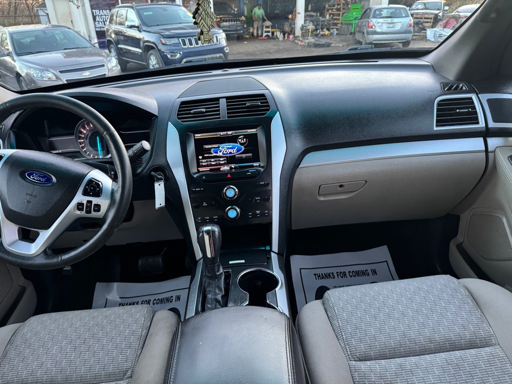 2015 Ford Explorer Image 16