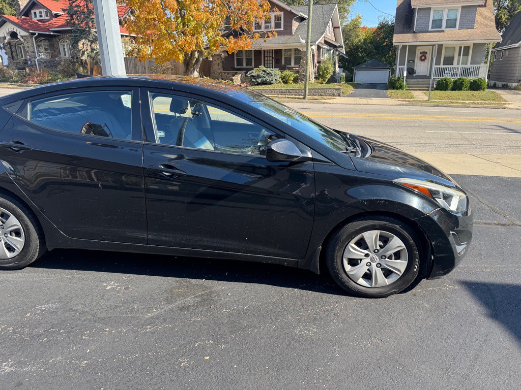 2016 Hyundai Elantra Image 4