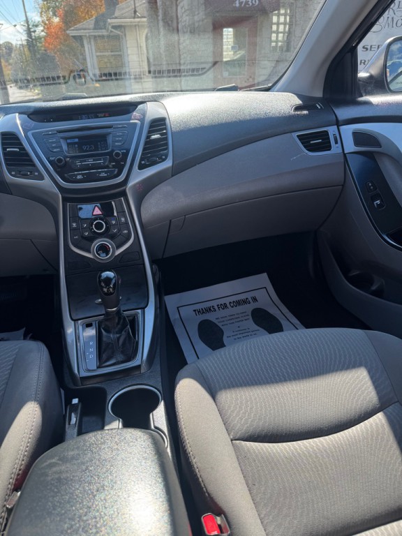 2016 Hyundai Elantra Image 15