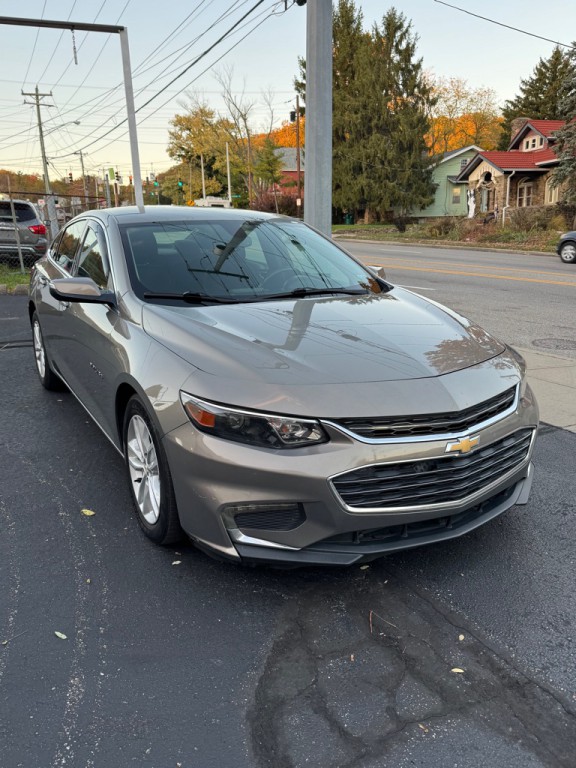 2017 Chevrolet Malibu Image 1