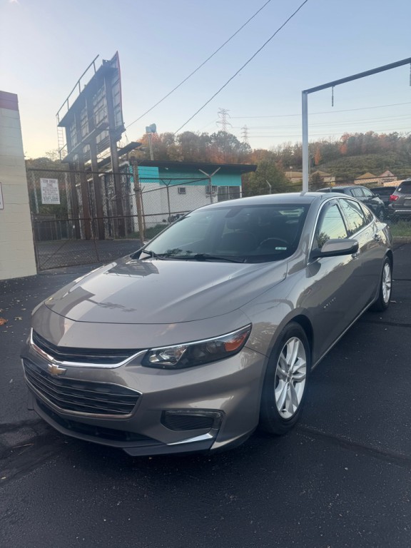 2017 Chevrolet Malibu Image 2