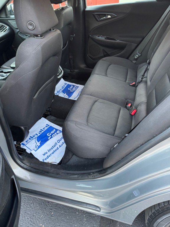 2017 Chevrolet Malibu Image 8