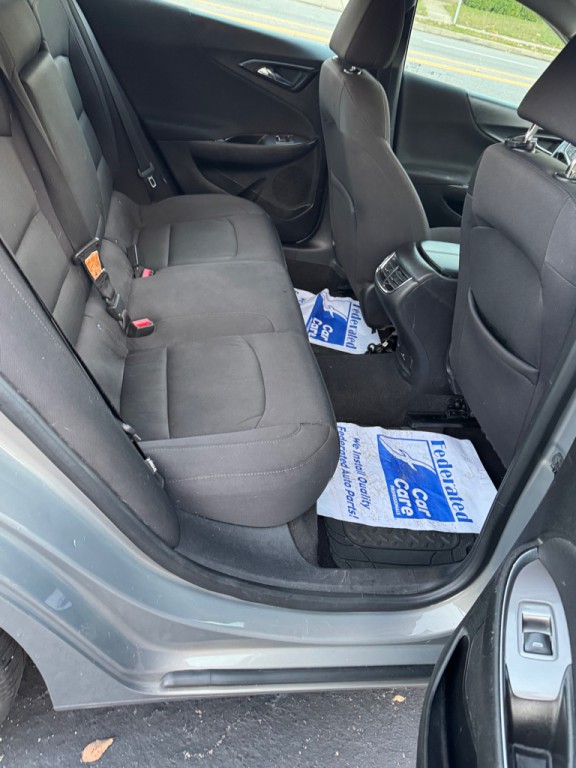 2017 Chevrolet Malibu Image 9