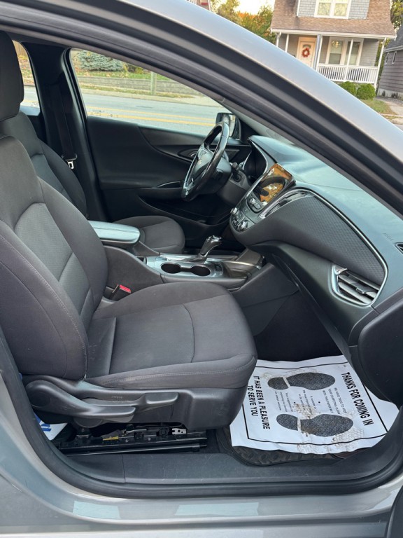 2017 Chevrolet Malibu Image 10