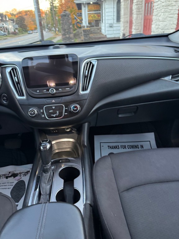 2017 Chevrolet Malibu Image 13