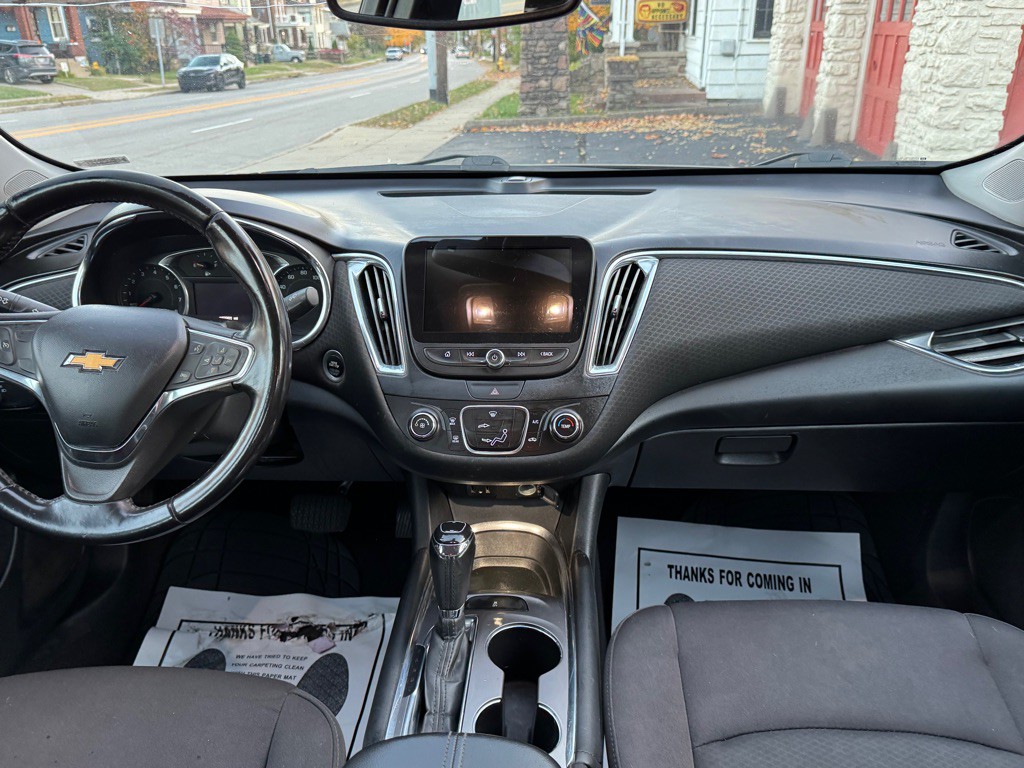 2017 Chevrolet Malibu Image 14