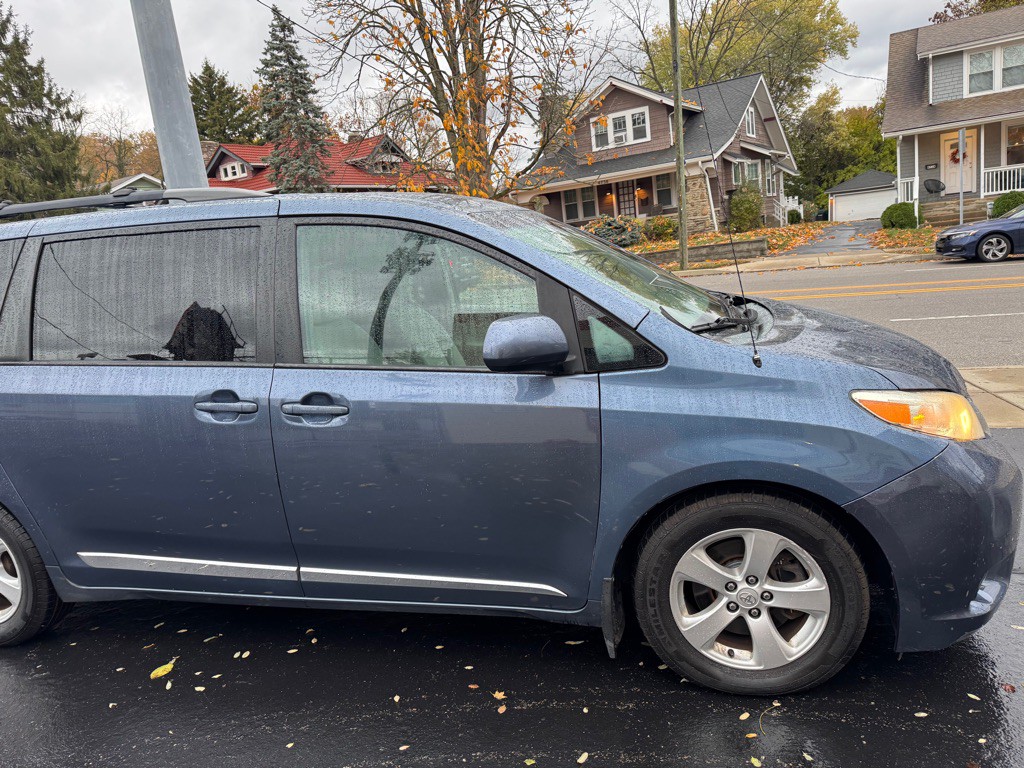 2014 Toyota Sienna Image 4