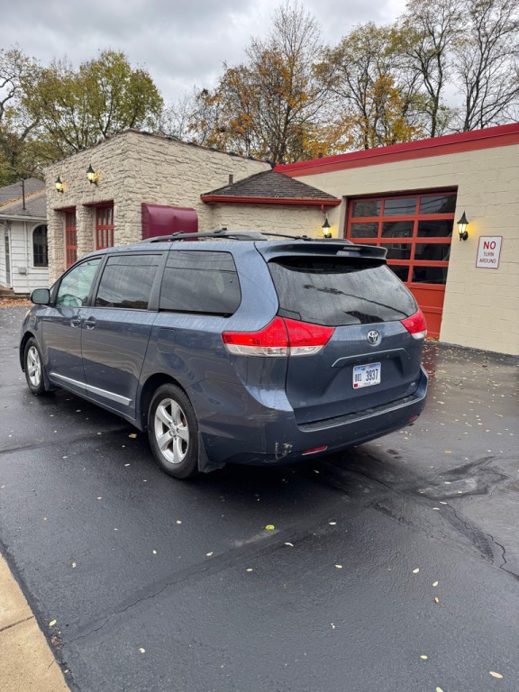 2014 Toyota Sienna Image 6