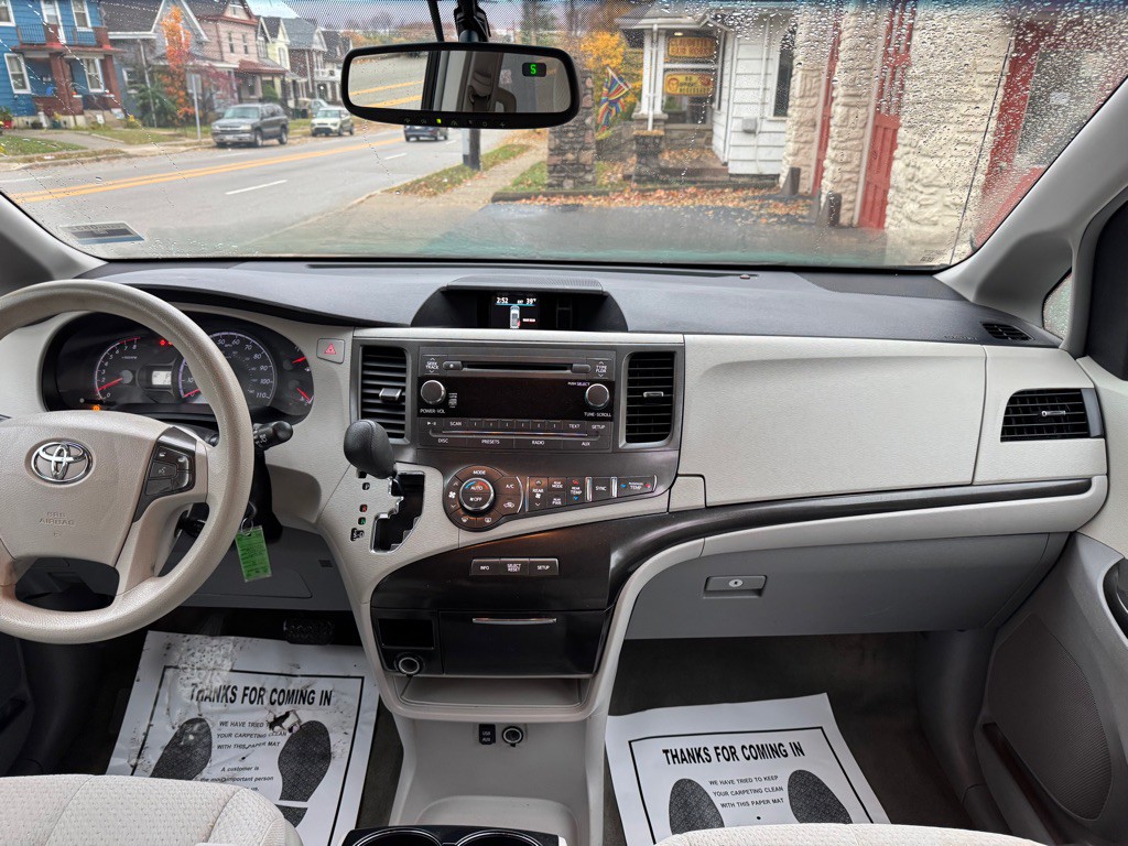 2014 Toyota Sienna Image 12