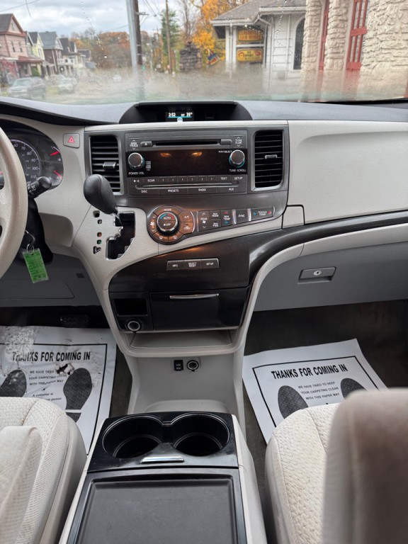 2014 Toyota Sienna Image 14