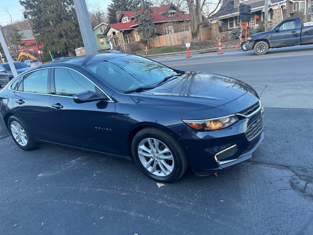 2016 Chevrolet Malibu Image 4